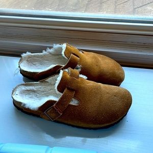 Sherpa lined shearling birkenstock boston clogs 💛